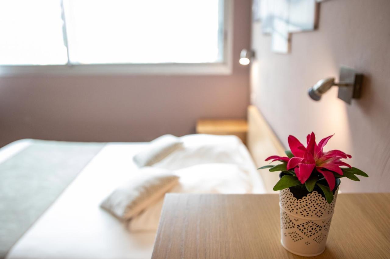 Hotel Les Flots Bleus Савин Екстериор снимка